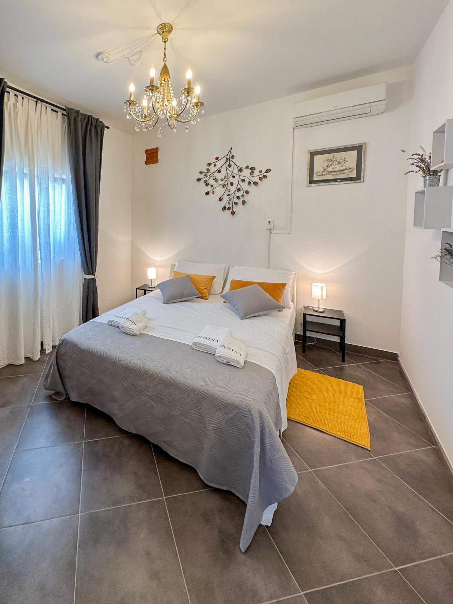 Mustra House Zadar - Private Pool & Sauna Eksteriør billede